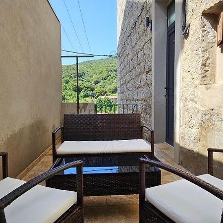 Bel & Ancien Appartement T3 Renove Dans Sartene Exterior foto