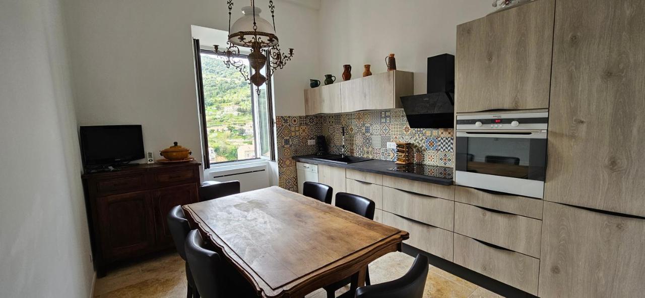 Bel & Ancien Appartement T3 Renove Dans Sartene Exterior foto